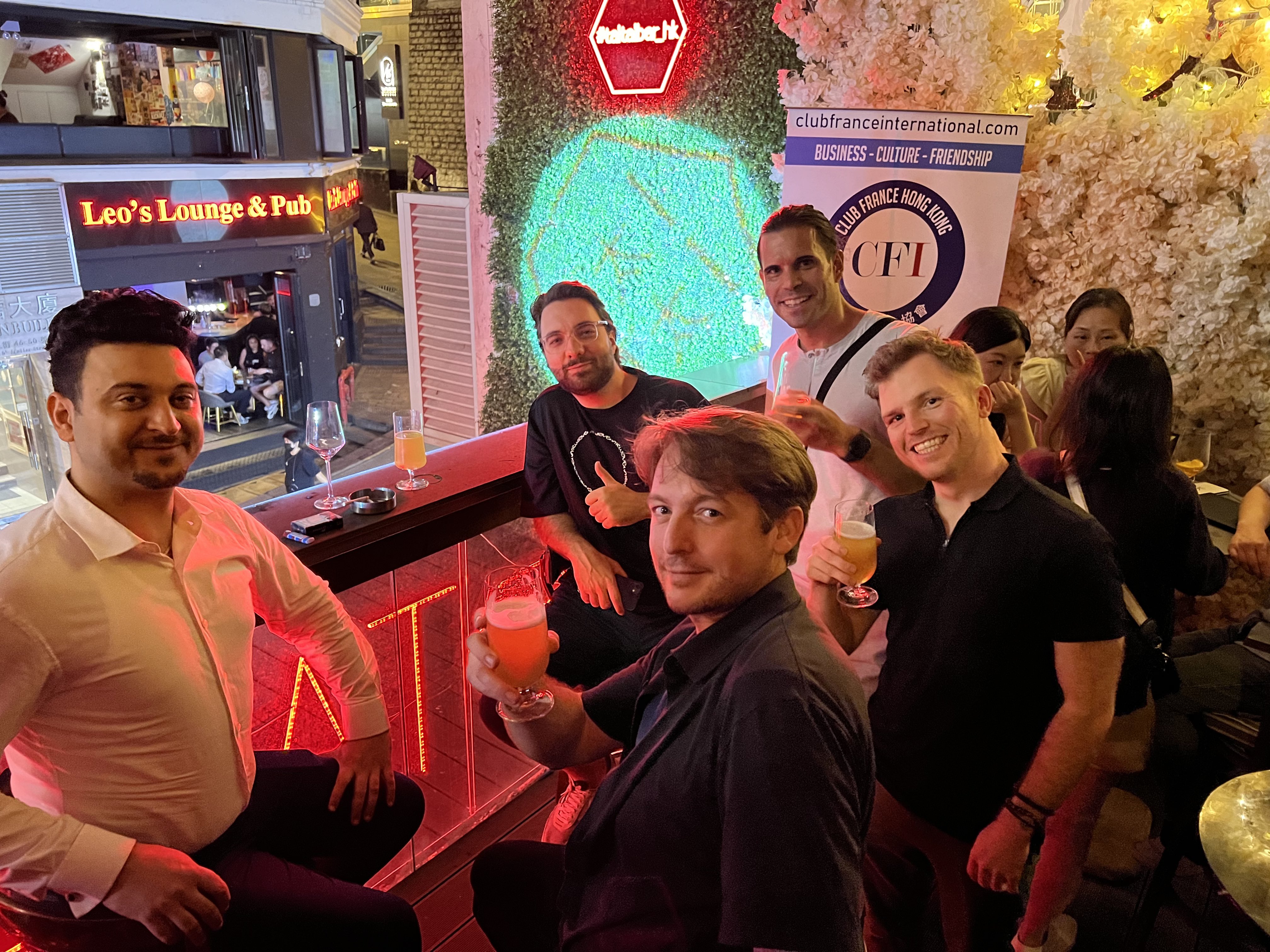 French Happy hour at Tai Tai bar (Hong Kong)