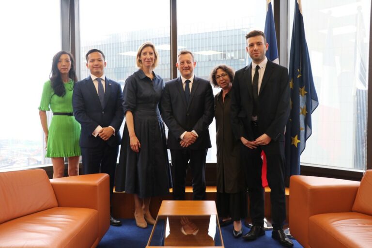 Première visite à Hong Kong du nouvel ambassadeur de France en Chine