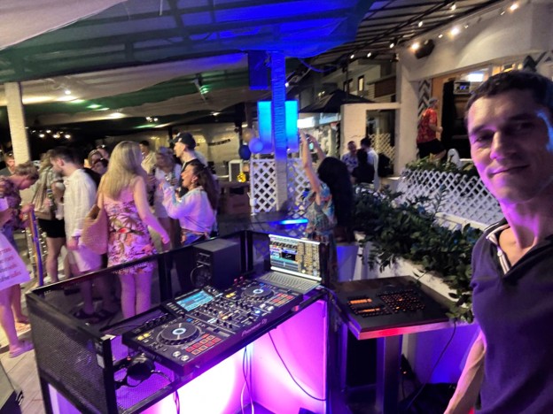 Fabrice Esope: From Sunset Lounges to Private Parties, the Art of Tailored Beats and Lighting